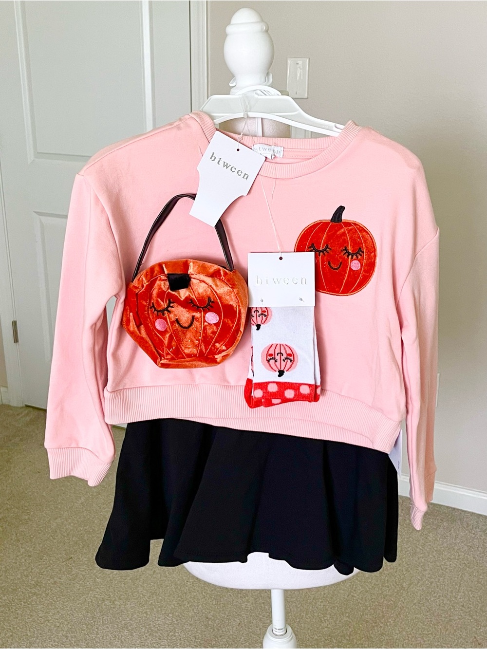 NWT Btween Pink Pumpkin Sweatshirt, Skort, Pumpkin Bag and Socks Size 7